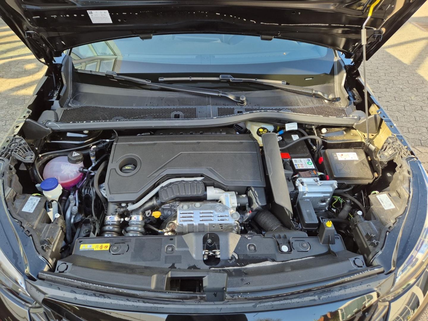 Peugeot 2008 Allure Hybrid AT Navi AHK-abnehmbar Grip Co