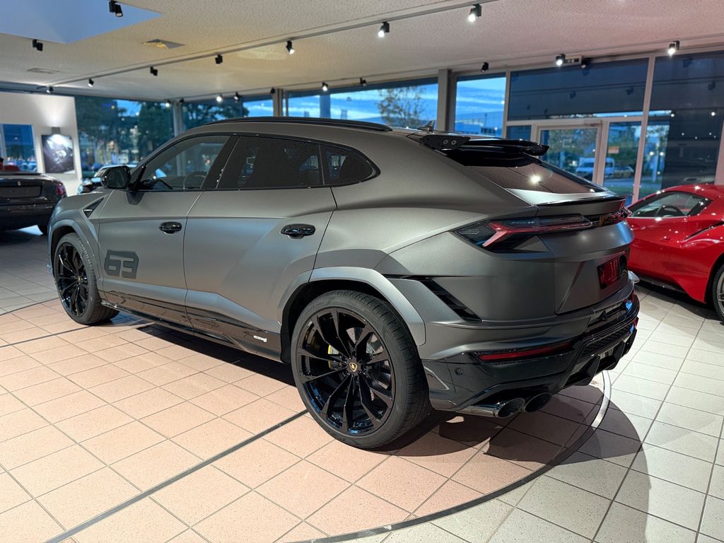 LAMBORGHINI Urus 2023
