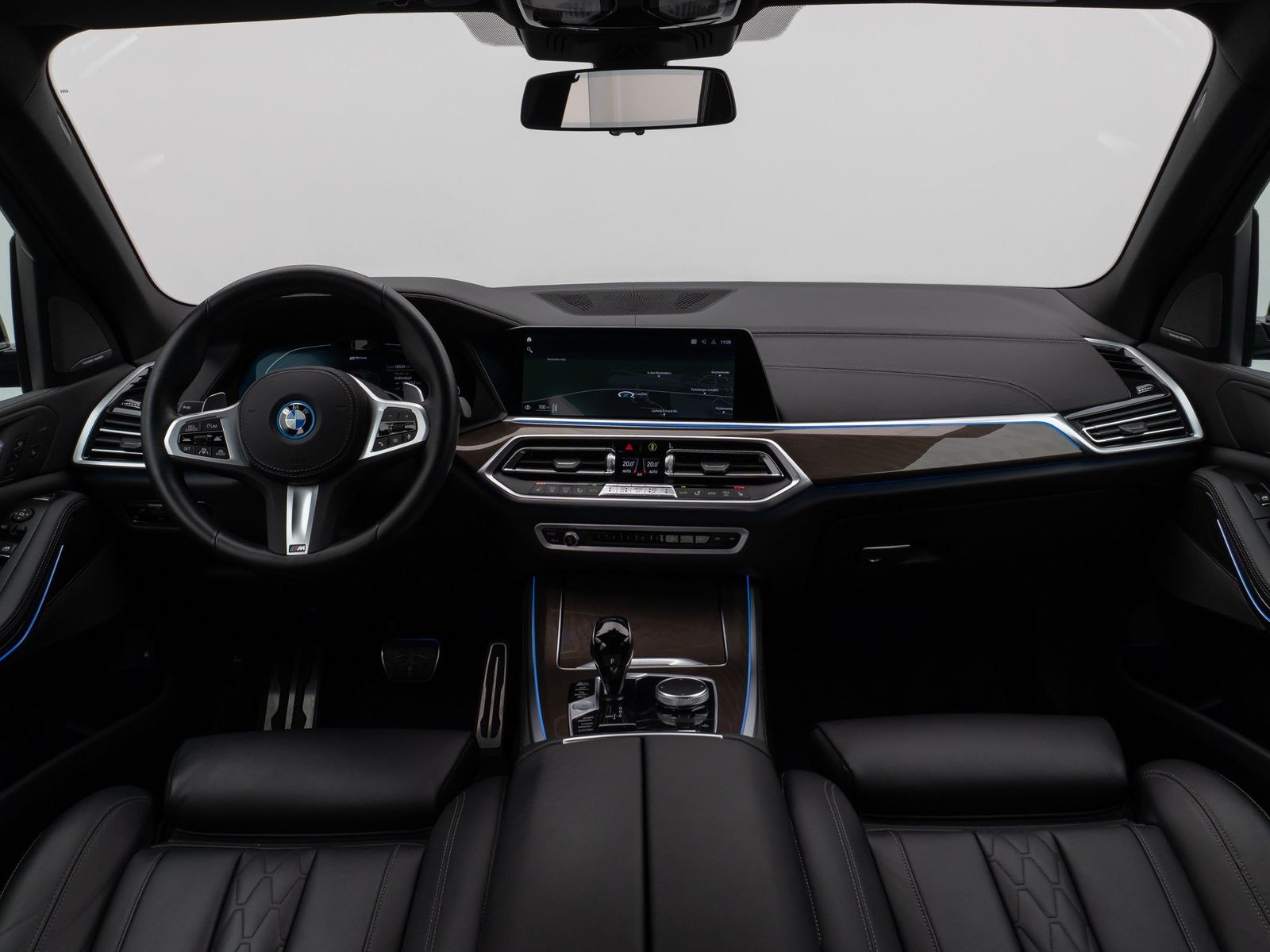 Fahrzeugabbildung BMW X5 xD45e M Sport 360°Laser HUD DAB H/K Komfort