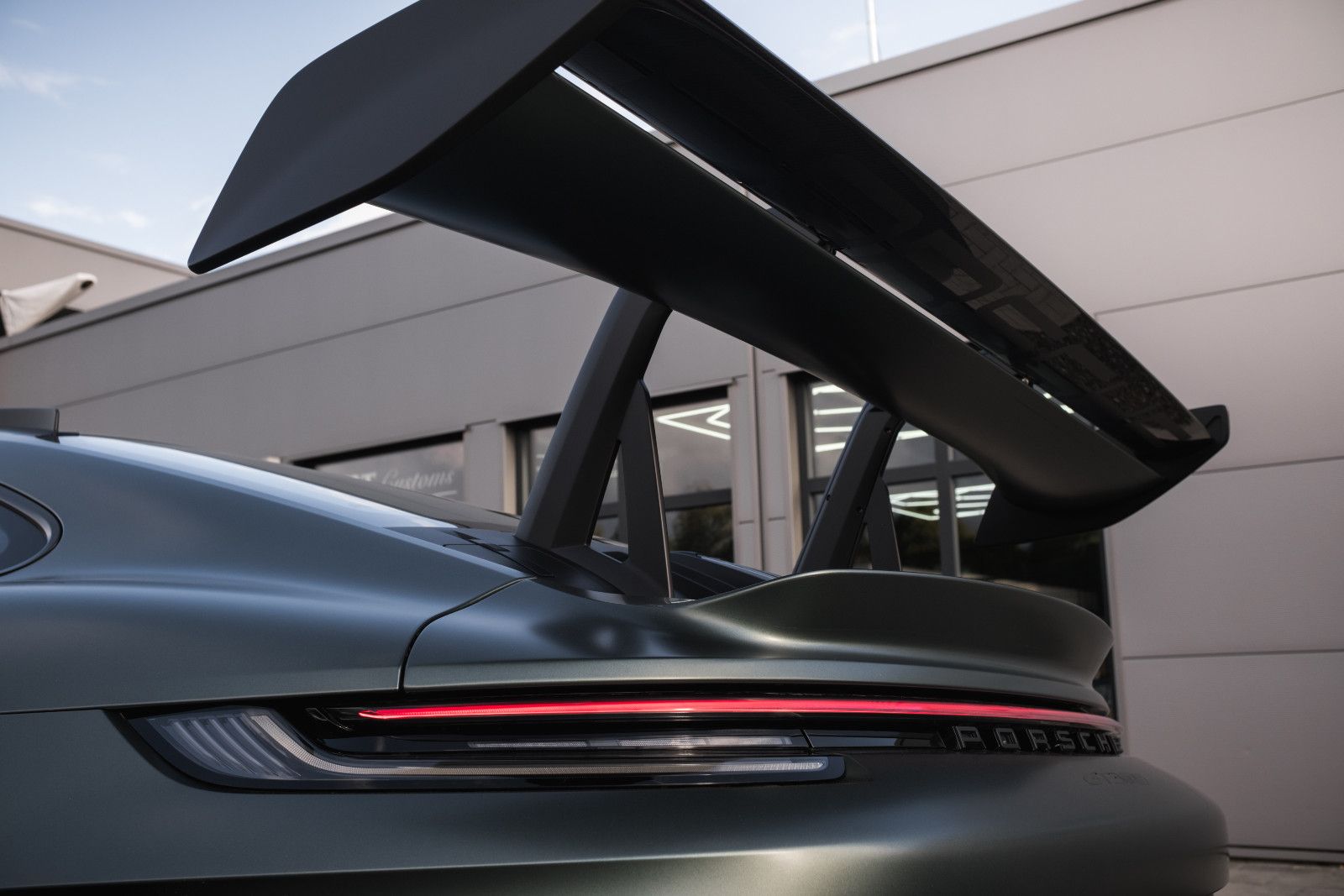 Fahrzeugabbildung Porsche 992 GT3 RS-Weissach-Lift - PTS malachitgrün-LED
