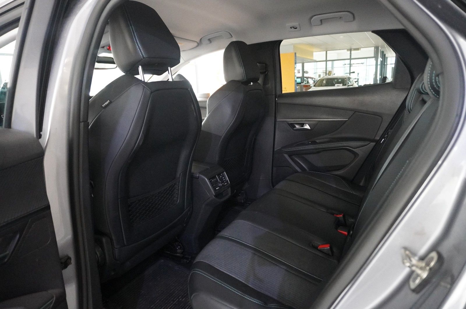 Fahrzeugabbildung Peugeot 3008 1.5D ALLURE NAVI/LED/KAMERA/SPORT/VIRTU/AHK