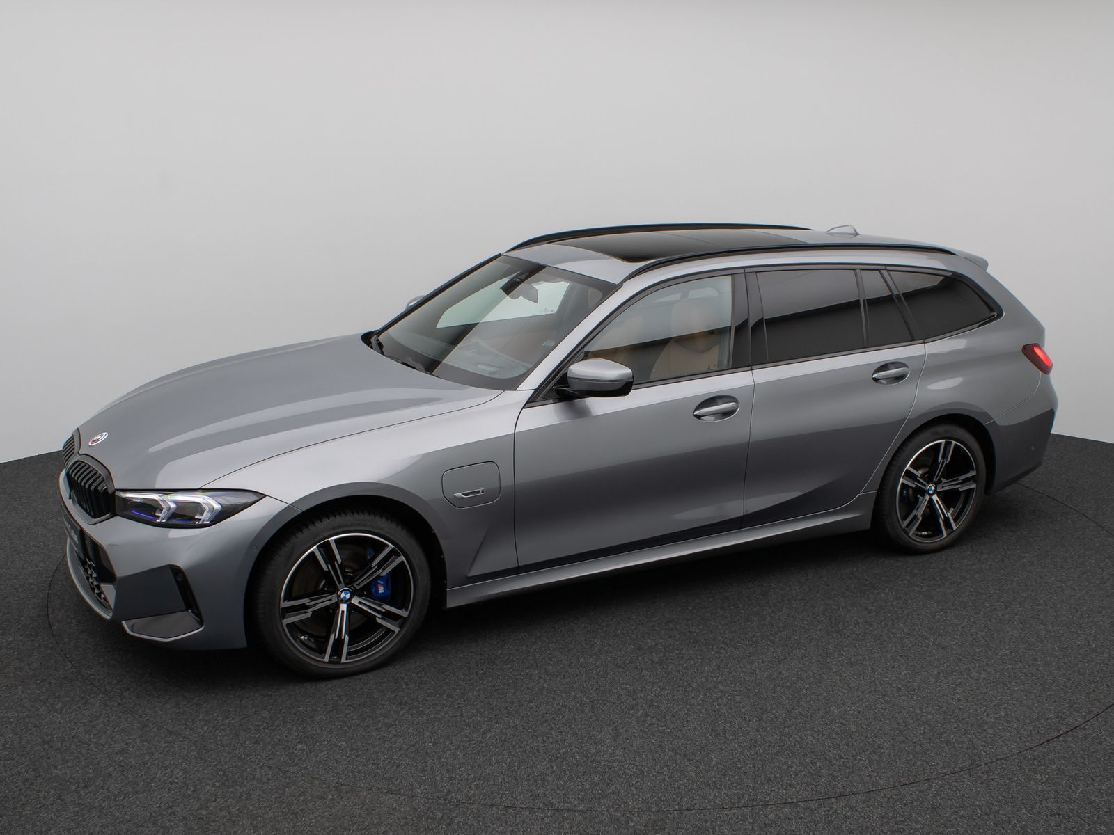 Fahrzeugabbildung BMW 330e xD M Sport Pro Panorama Kamera HUD DAB H/K