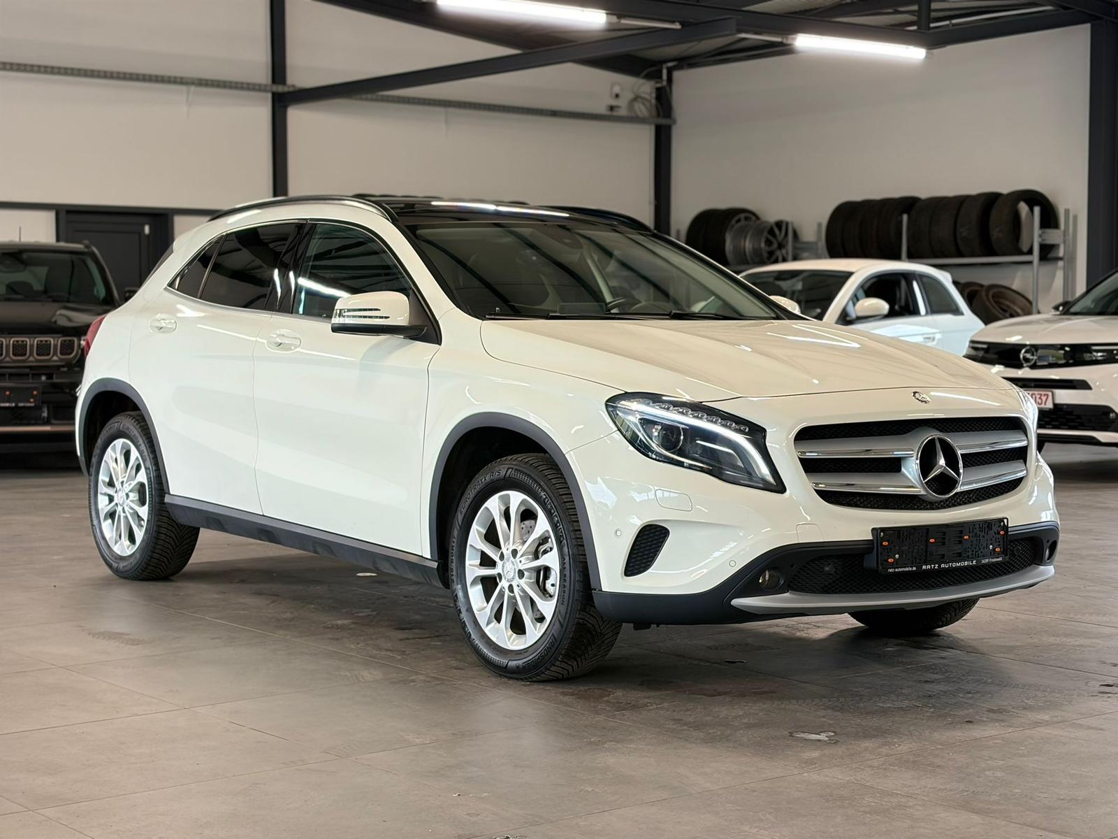 Mercedes-Benz GLA 200 d Business 4Matic BI-XEN+PANO+AHK+NAVI+