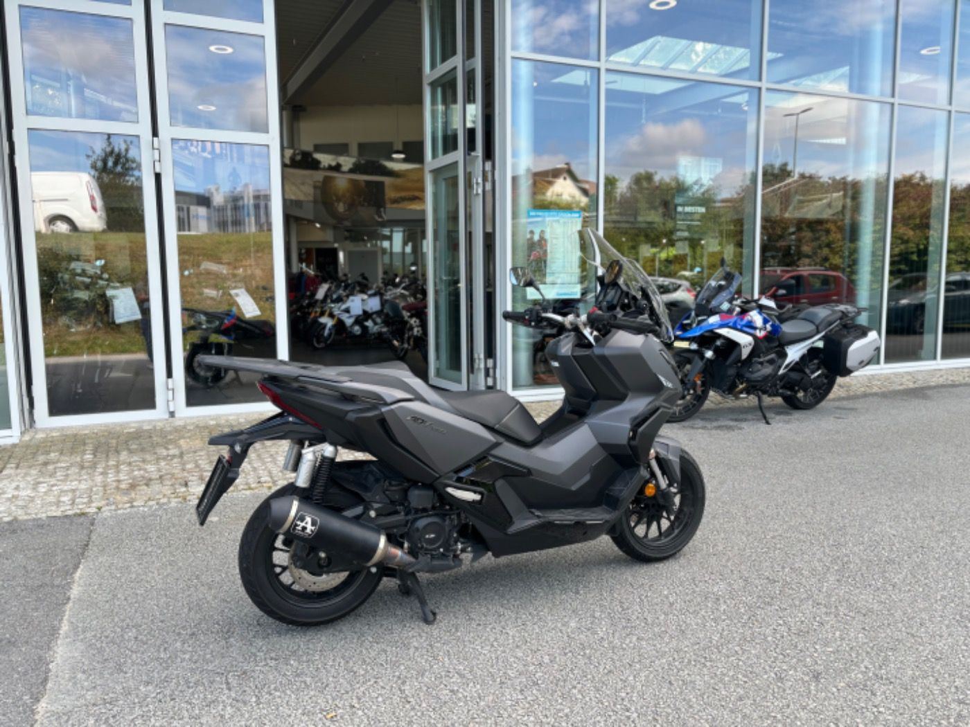 Fahrzeugabbildung Honda ADV 350 Arrow, Probrake, Griffheizung, Windabw.,