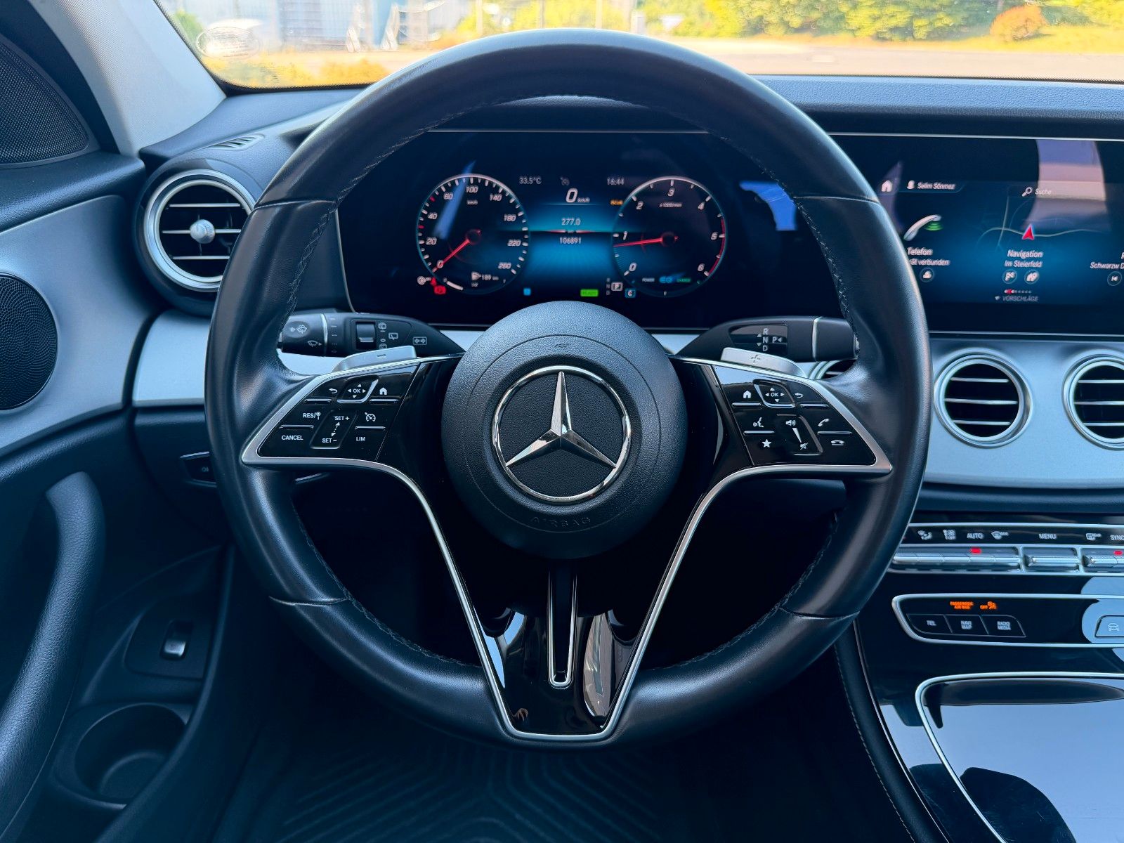 Fahrzeugabbildung Mercedes-Benz E 220d T Avantgarde+RKamera+Leder+Taxi