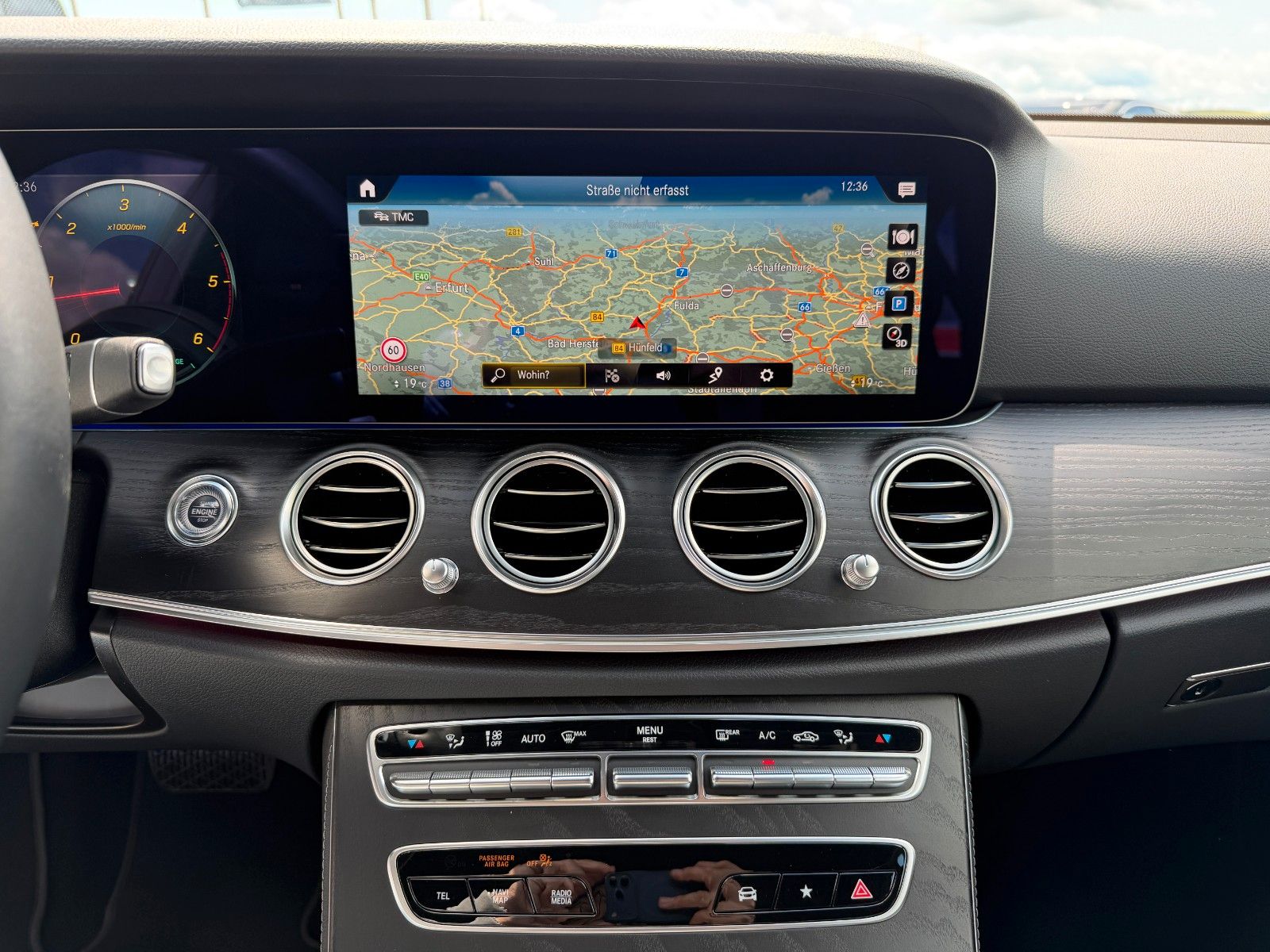 Fahrzeugabbildung Mercedes-Benz E 220 d Avantgarde Night+Burm+Pano+Memory+ILS