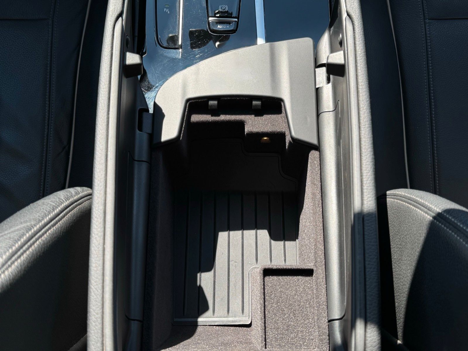 Fahrzeugabbildung BMW 520i Touring Luxury Line Pano Leder HiFi CAM AHK