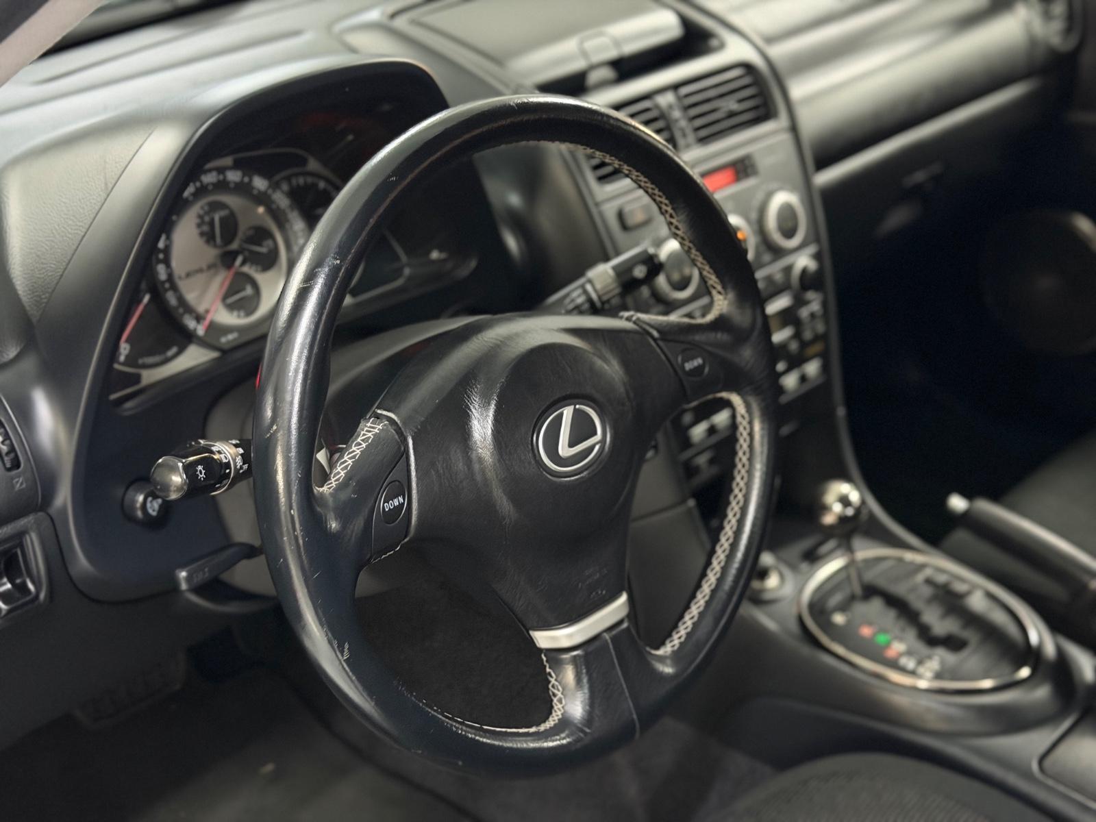 LEXUS IS 300 213 ch BVA 6 cylindres en ligne - 192400 km
