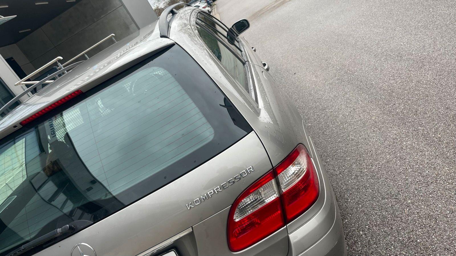 Mercedes-Benz 200 2004 — interior