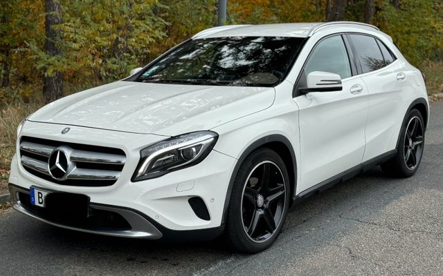 Mercedes-Benz GLA 220 CDI 4MATIC DCT 19 Zoll AMG AHK 7G Tronic