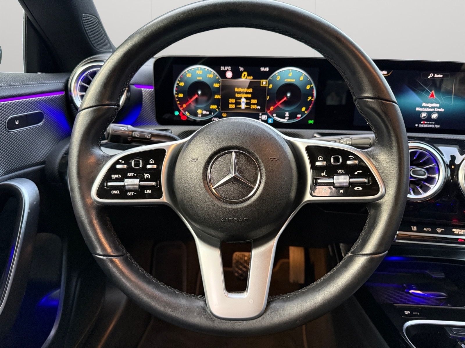Fahrzeugabbildung Mercedes-Benz CLA 180 Shooting Brake/Allwetter/LED/Garantie