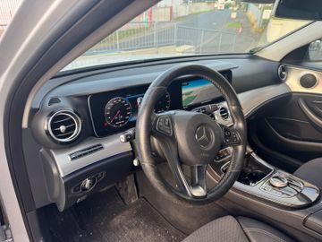 Mercedes E 220 - 12