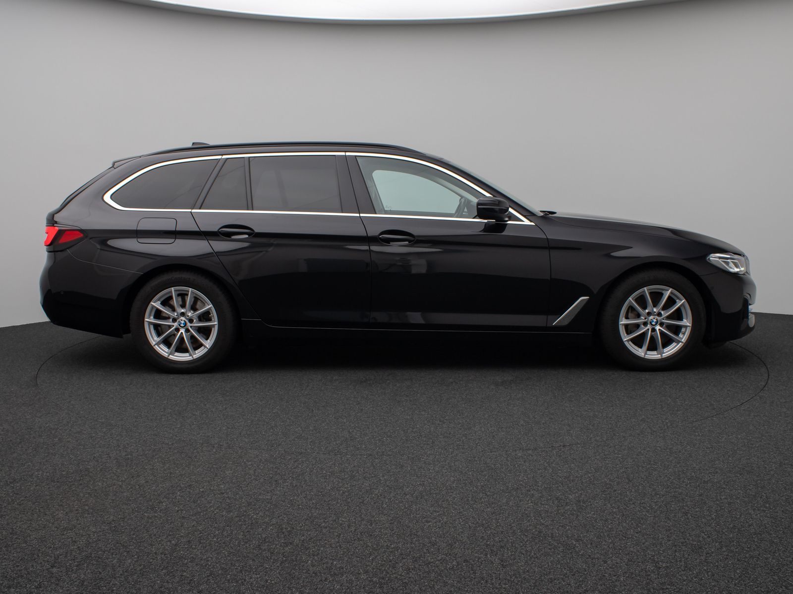 Fahrzeugabbildung BMW 530d  Panorama Kamera Laser HUD DAB HiFi Komfort