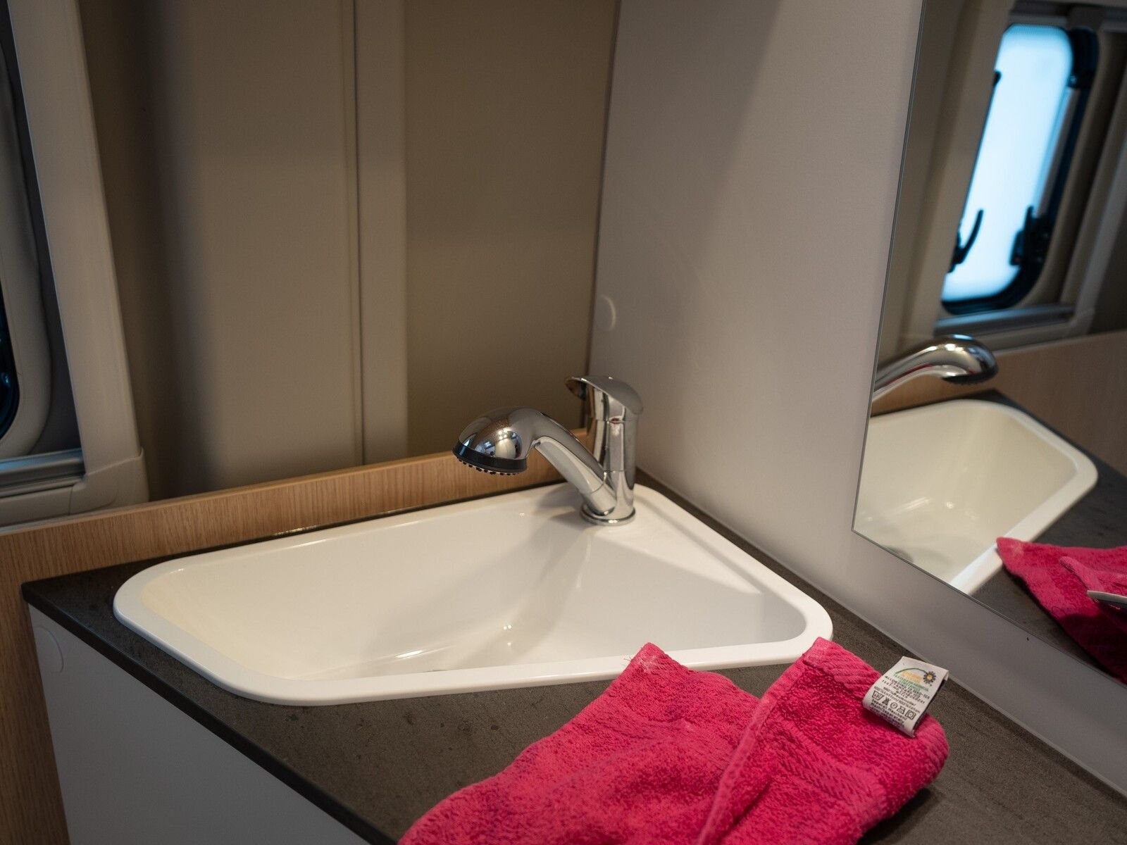 Fahrzeugabbildung Sunlight Adventure Cliff 640 MJ26*Rahmenfenster*Faltverd.