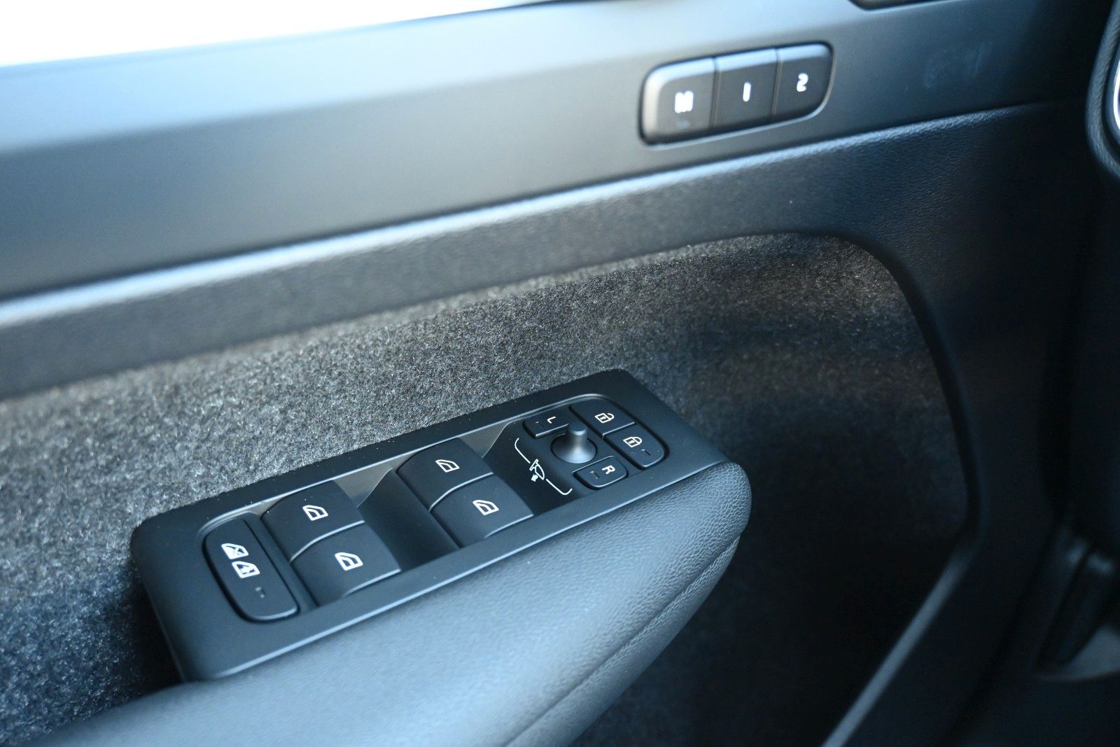 Fahrzeugabbildung Volvo XC40 B4 DKG Plus Dark*STDHZG*360*Pixel*ACC