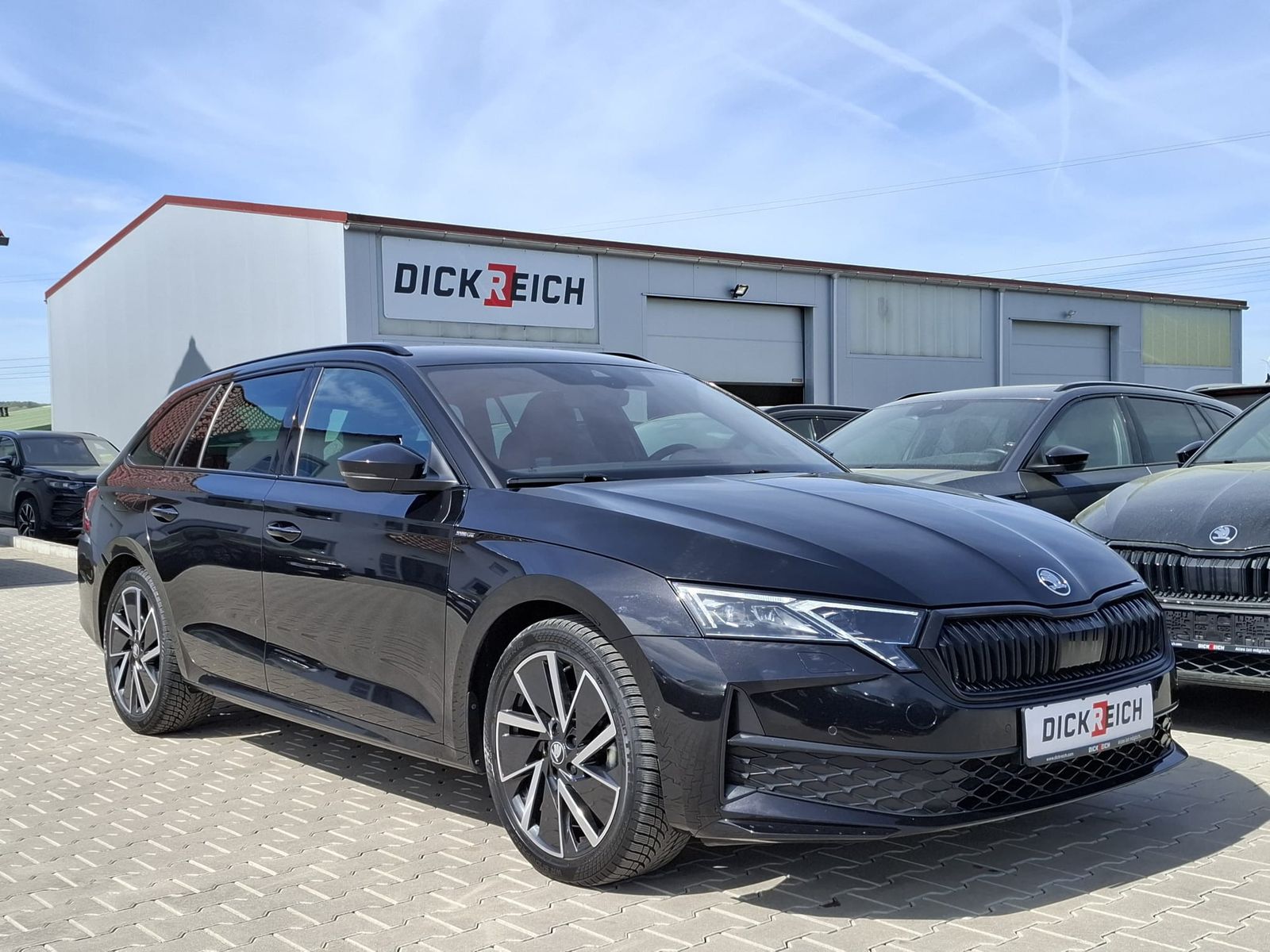 Fahrzeugabbildung SKODA Octavia 2.0 DSG Sportline MATRIX*AHK*CANTON*5J.G