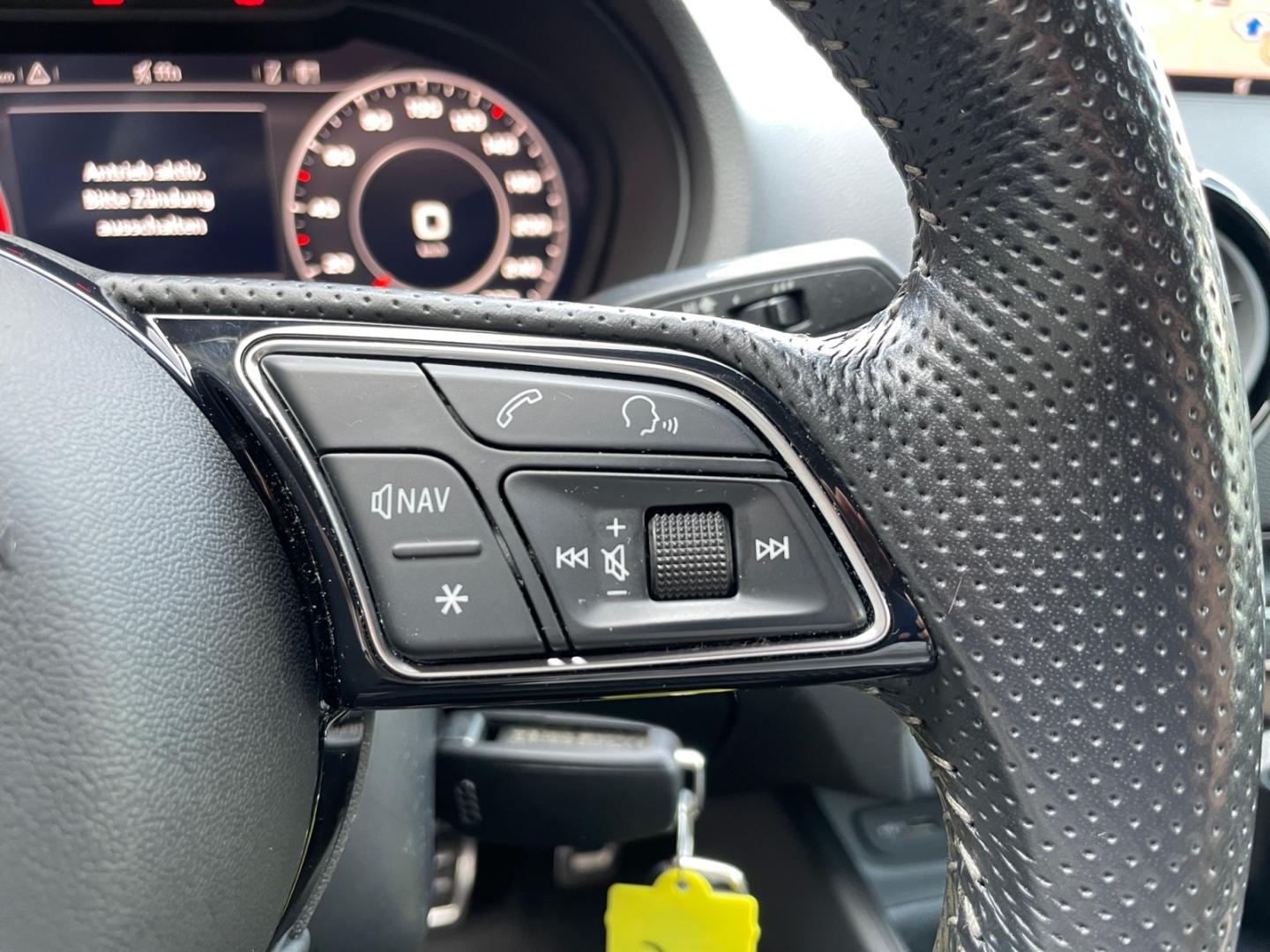 Audi A3 Sportback 35 TFSI S-line *Optik*AHK*SHZ*Navi*