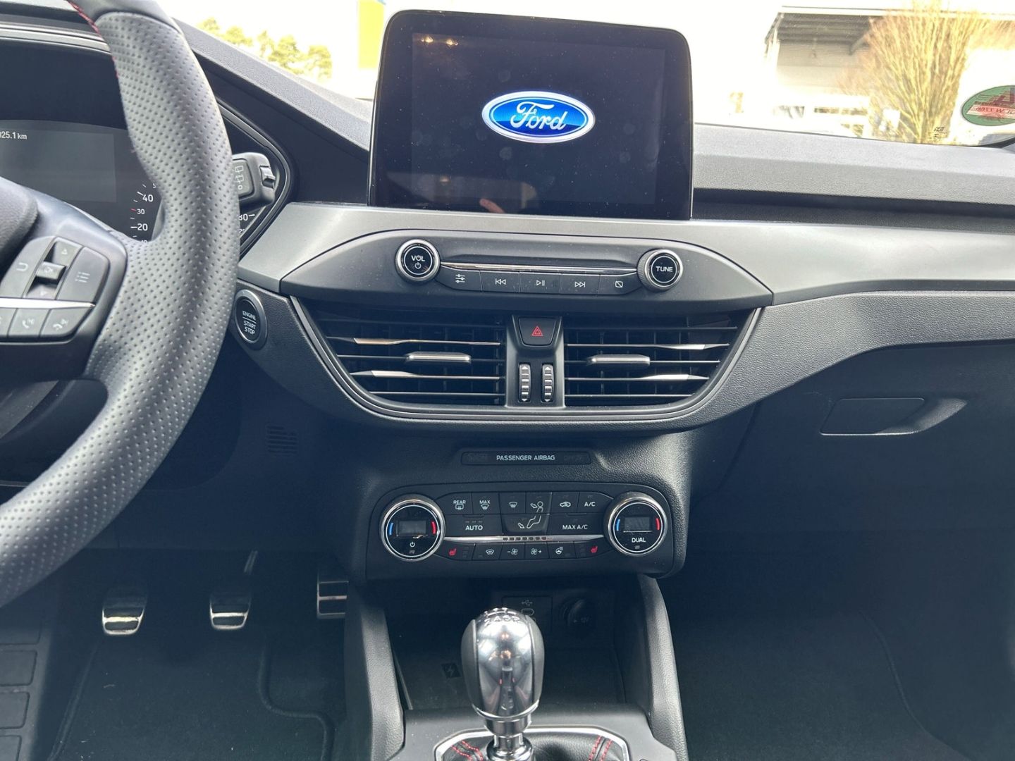 Fahrzeugabbildung Ford Focus Turnier ST-Line 1.0 EcoBoost Mild-Hybrid