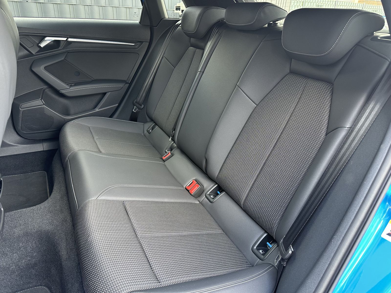 Fahrzeugabbildung Audi A3 SpB 35 TFSI S-Line Black NAV+LED+AHK+VCOCKPIT