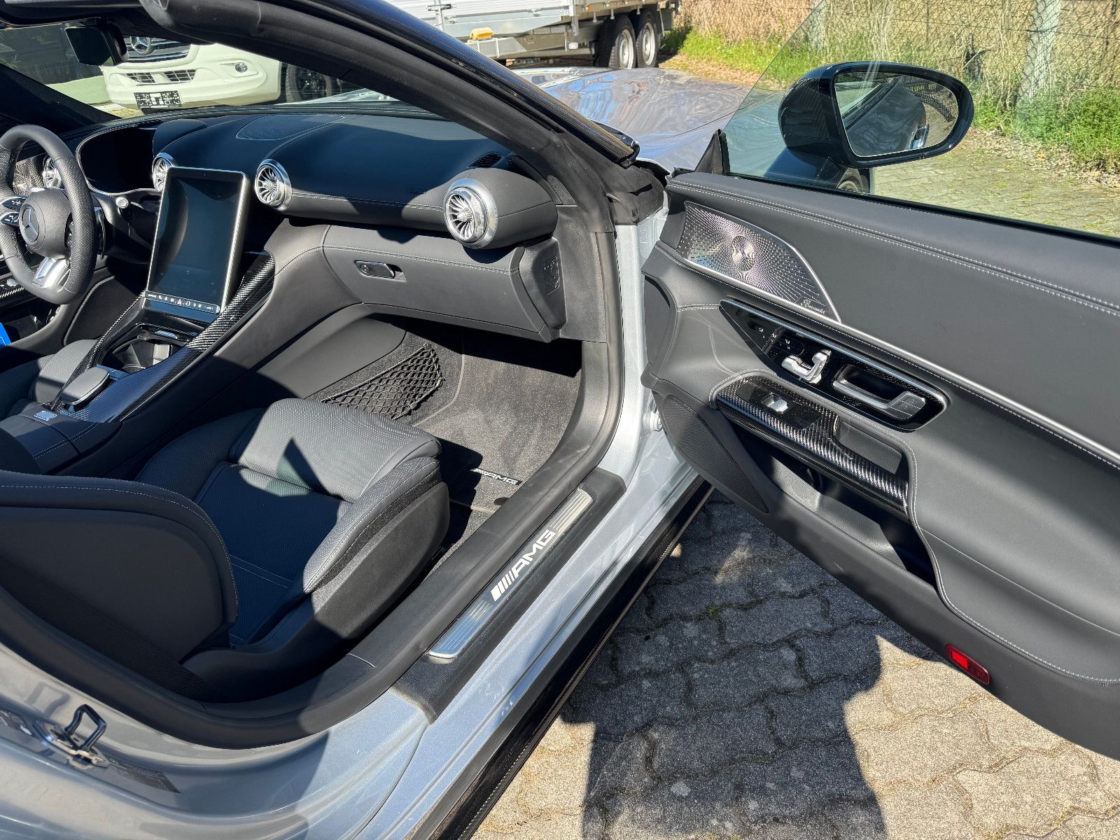 Fahrzeugabbildung Mercedes-Benz SL 63 AMG - Liftachse - Listenpreis ca.230.000 €