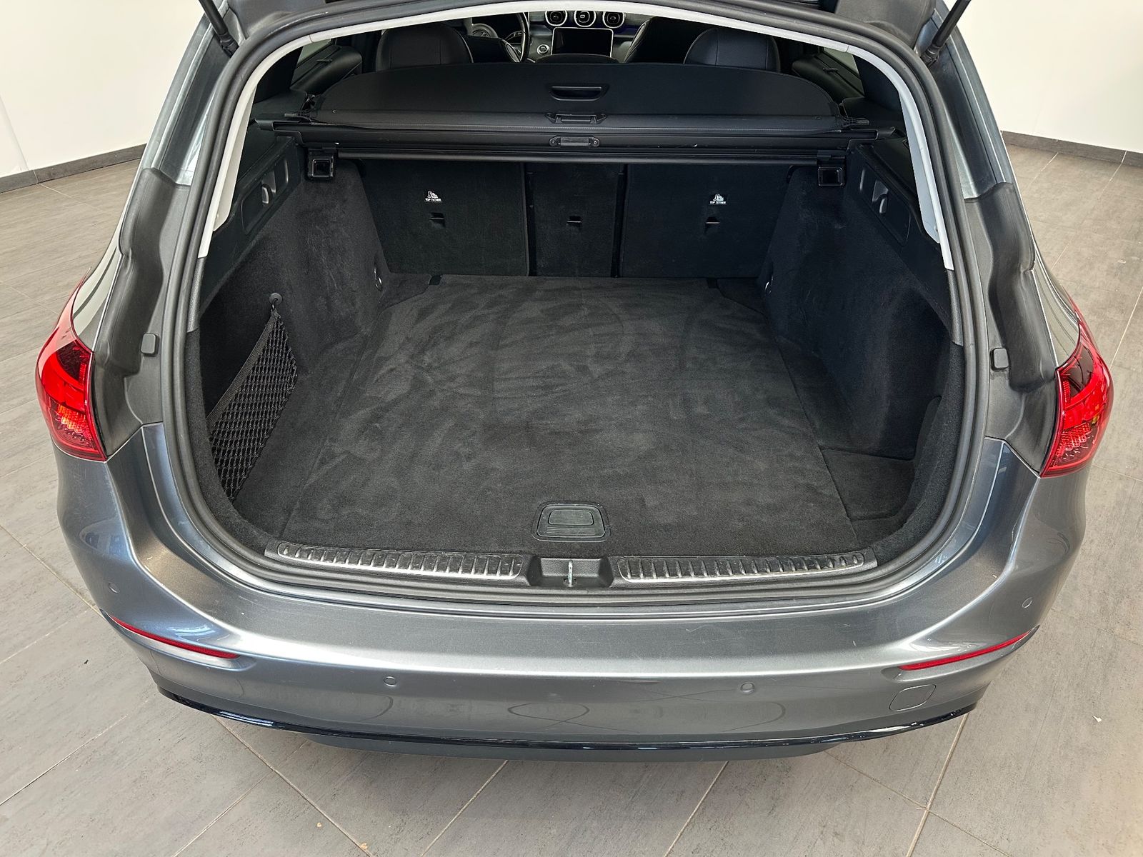 Fahrzeugabbildung Mercedes-Benz C 300 d T Avantgarde NAV+LED+AHK+DISTRONIC+18ZO