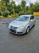 Volkswagen Jetta 2.0 FSI *TÜV NEU 05/27* Apple/Android Radi - Volkswagen Jetta: R
