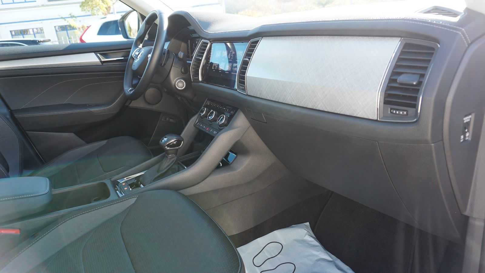 Fahrzeugabbildung SKODA Kodiaq Tour 4x4, LED,Navi,Kamera,SH,DAB,AHK