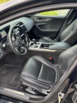 Jaguar XE P250 R-DYNAMIC SE *360°/HUD/ACC/MERIDIAN* - Jaguar aus 2020