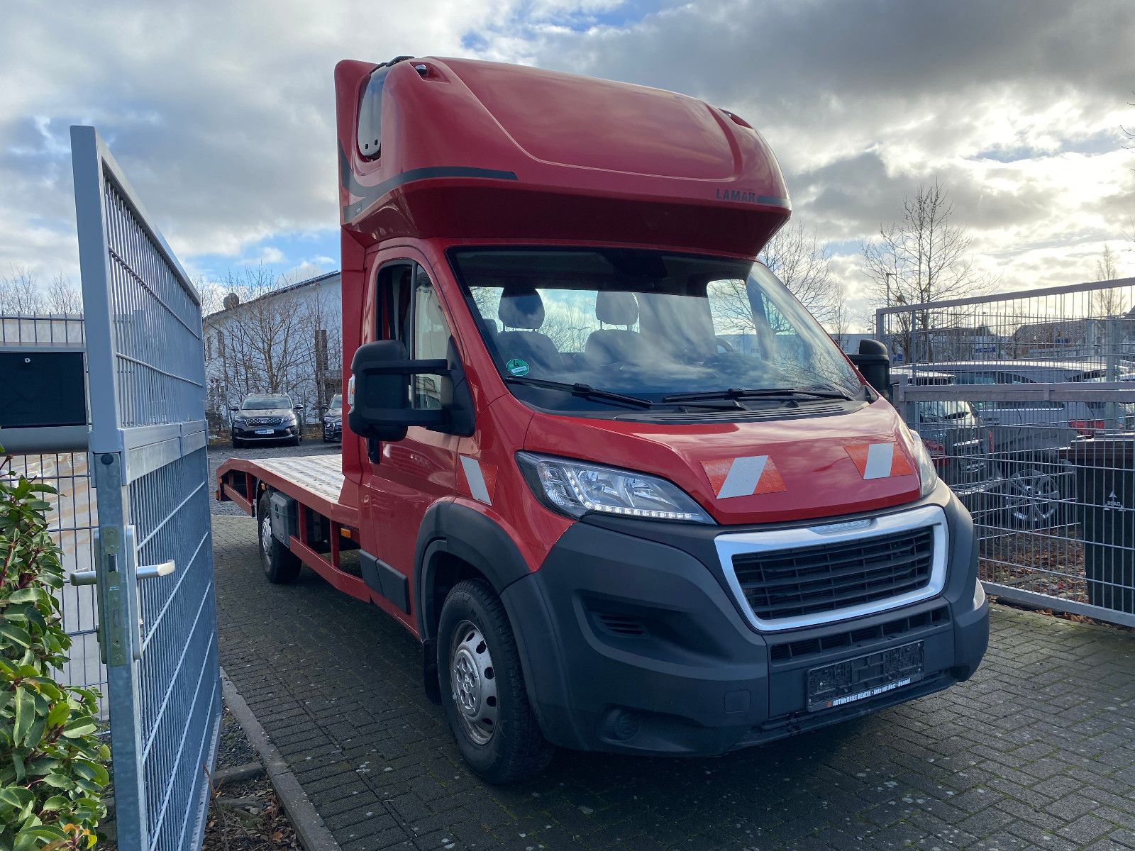 Fahrzeugabbildung Peugeot Boxer 435 L4 BlueHDi 160 Abschlepper/Schlafkabin