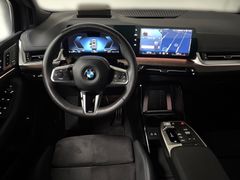 Fahrzeugabbildung BMW 218i Active Tourer--Pano/DrivingProf/eSitze/19LM