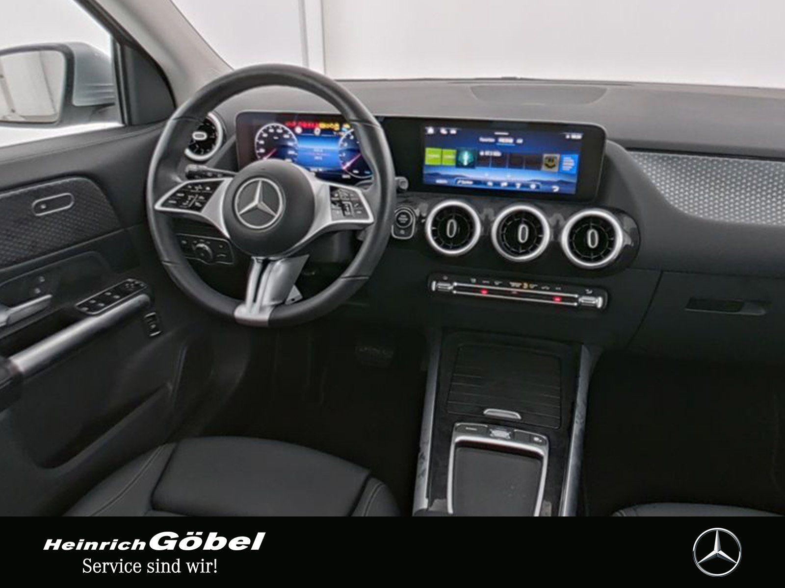 Fahrzeugabbildung Mercedes-Benz GLA 180 PROGRESSIVE ANHÄNGERVORRICHTUNG+CARPLAY