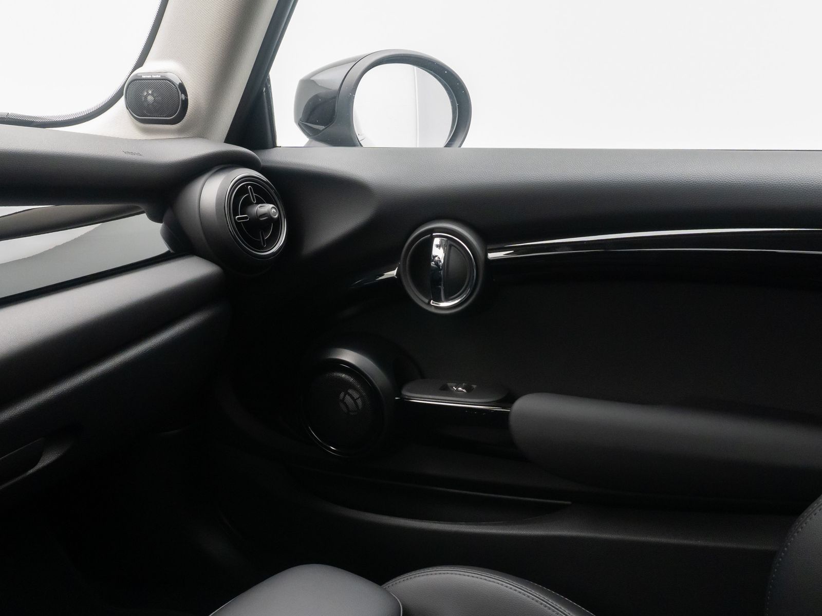 Fahrzeugabbildung MINI ONE Classic Trim LED Navi Leder H/K Komfort DAB