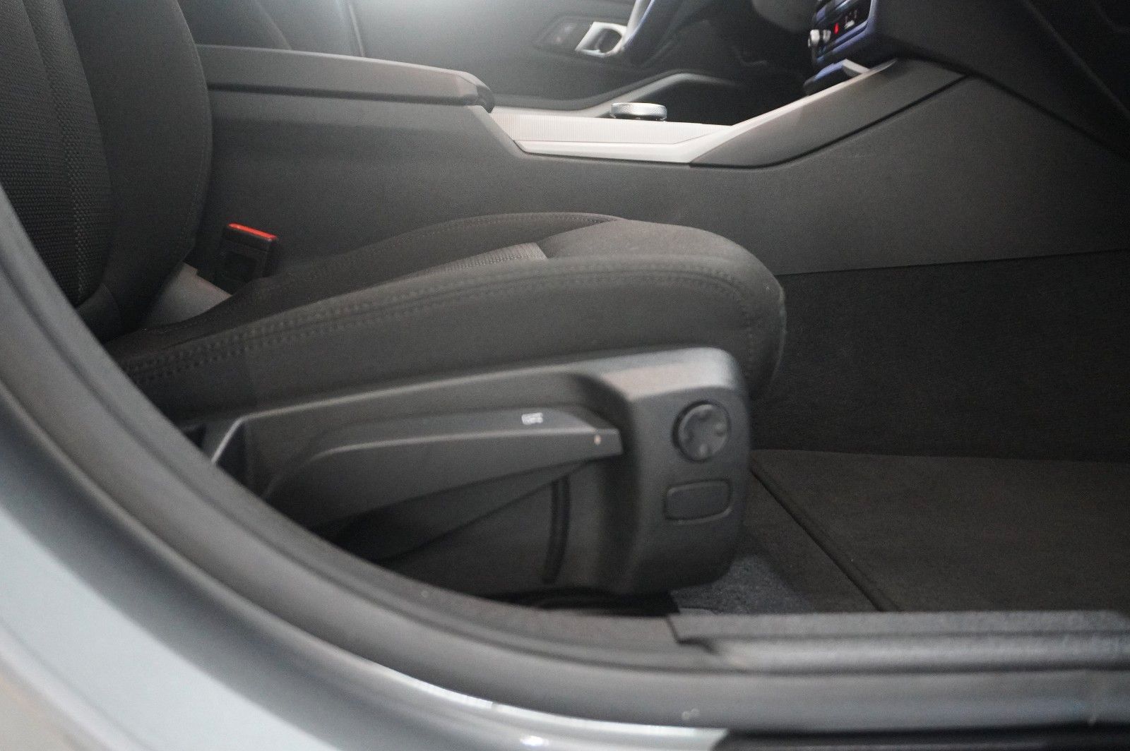 Fahrzeugabbildung BMW 320D TOURING X-DRIVE NAVI/LED/VIRTU./SHZ/DAB+