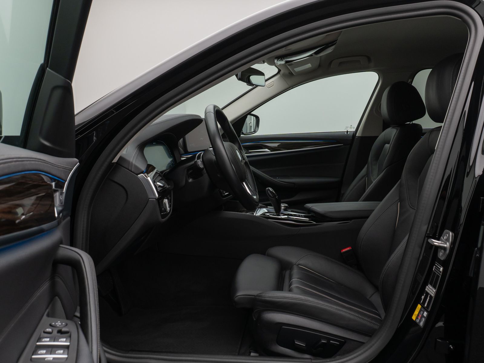 Fahrzeugabbildung BMW 530e Luxury Line Kamera DAB WLAN Alarm Sport AHK