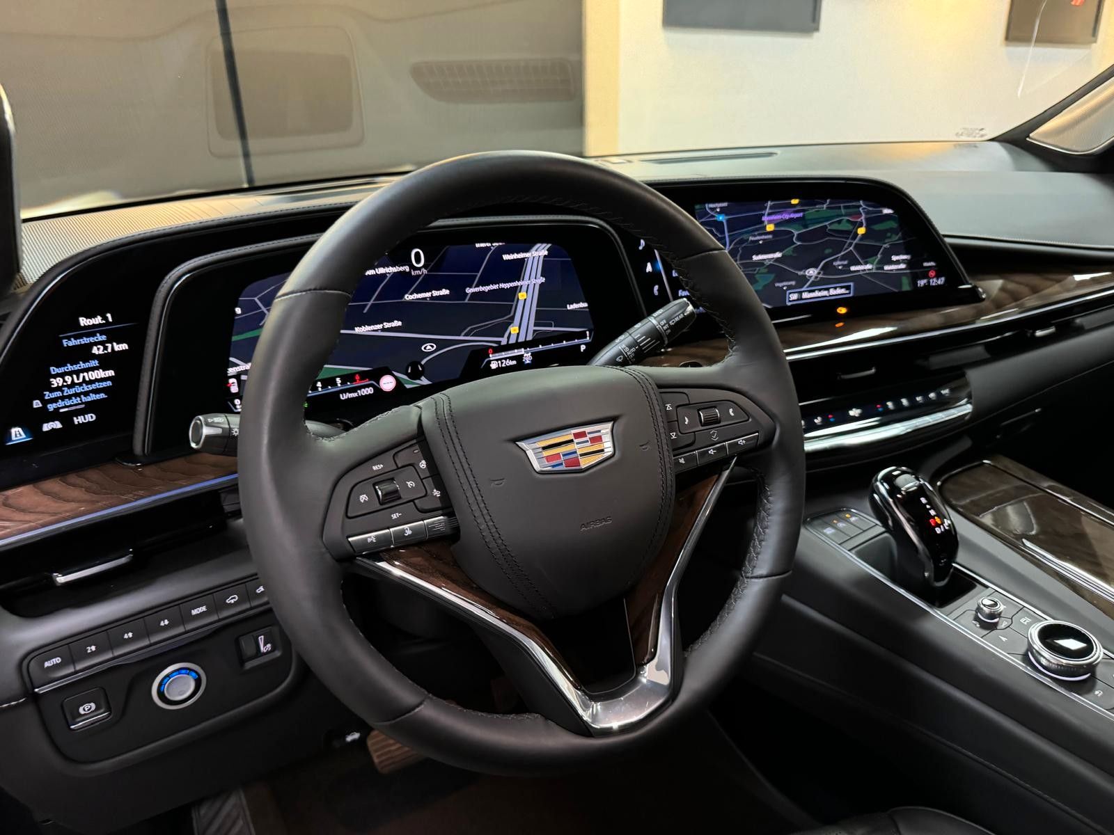 Fahrzeugabbildung Cadillac ESCALADE SPORT-PLATINUM 6.2 V8 -NIGHT VI.-LPG