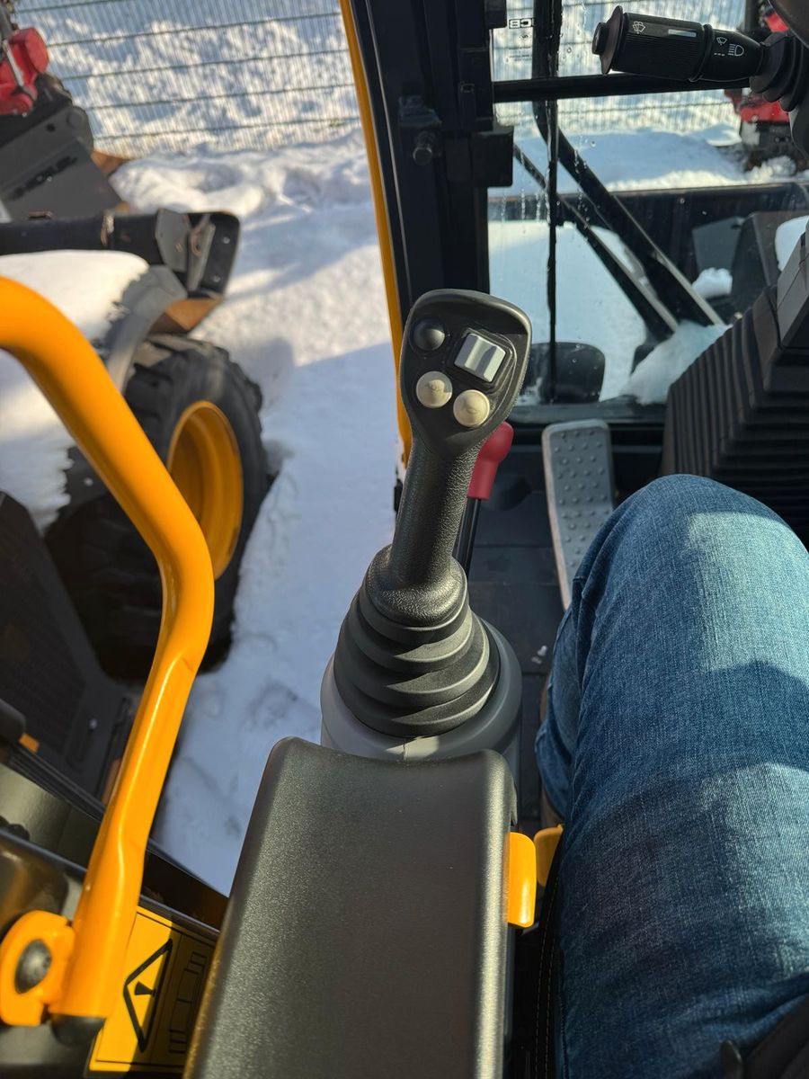 Fahrzeugabbildung JCB Hydradig / Skid-Steer-Aufnahme / nur 375h / 2024