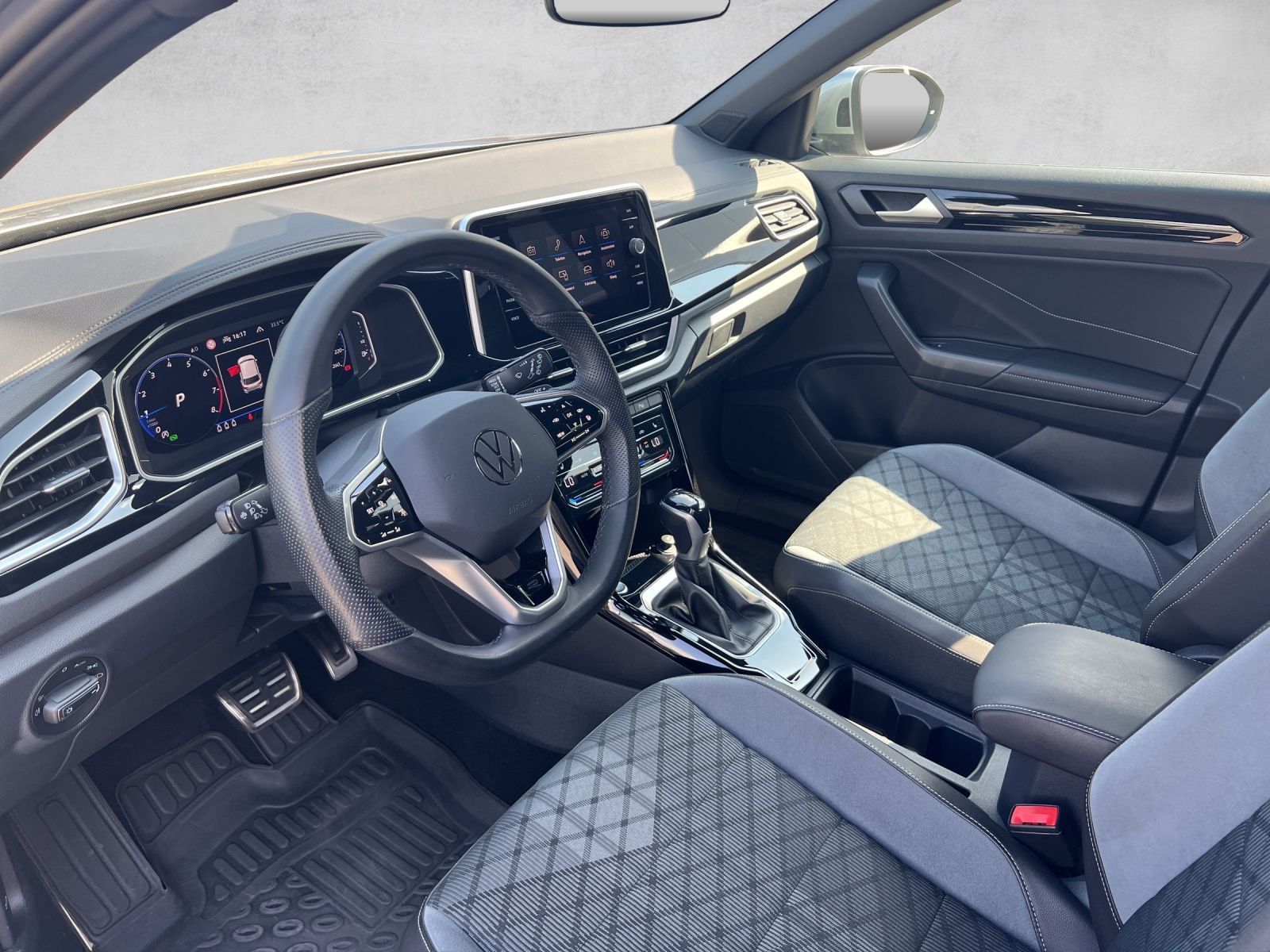 T-Roc R-Line 1.5 TSI DSG Standhzg.