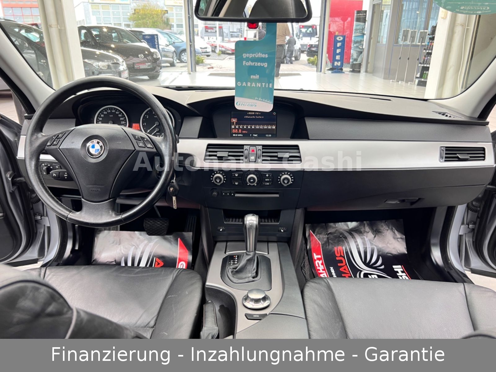 Fahrzeugabbildung BMW 525i*Automatik*Leder*Navi*Schiebedach*Xenon*PDC*