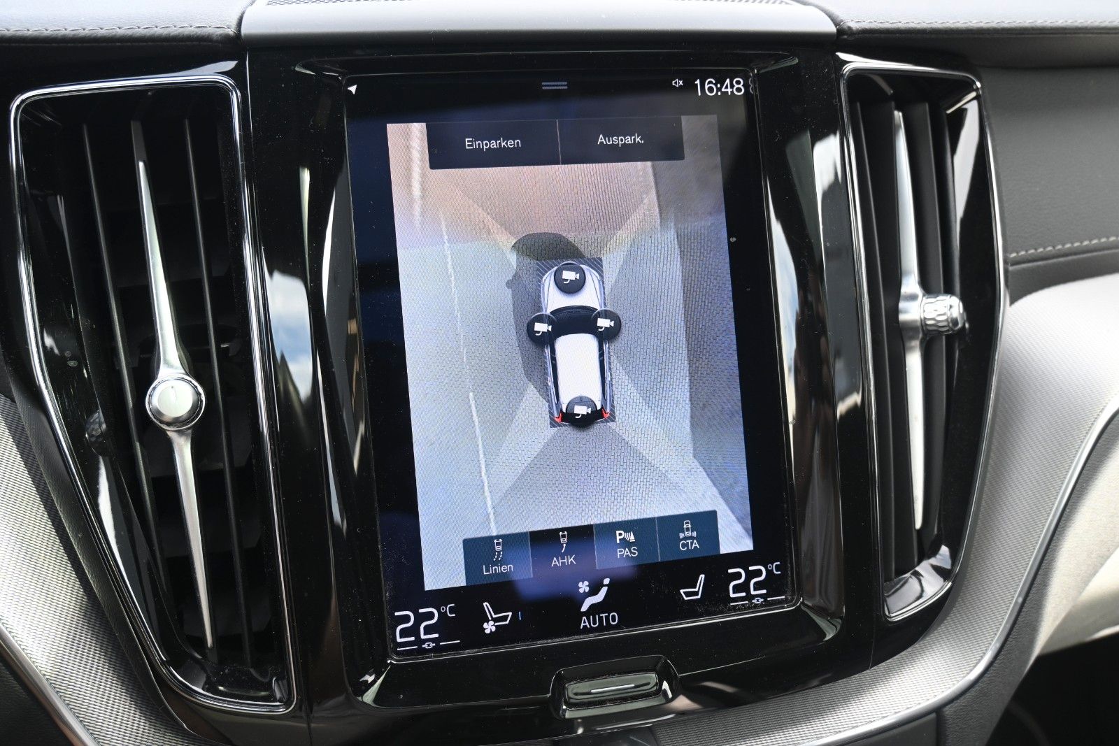 Fahrzeugabbildung Volvo XC60 B5D AWD R-Design*LED*PANO*STHZ*LUFT*B&W*AHK