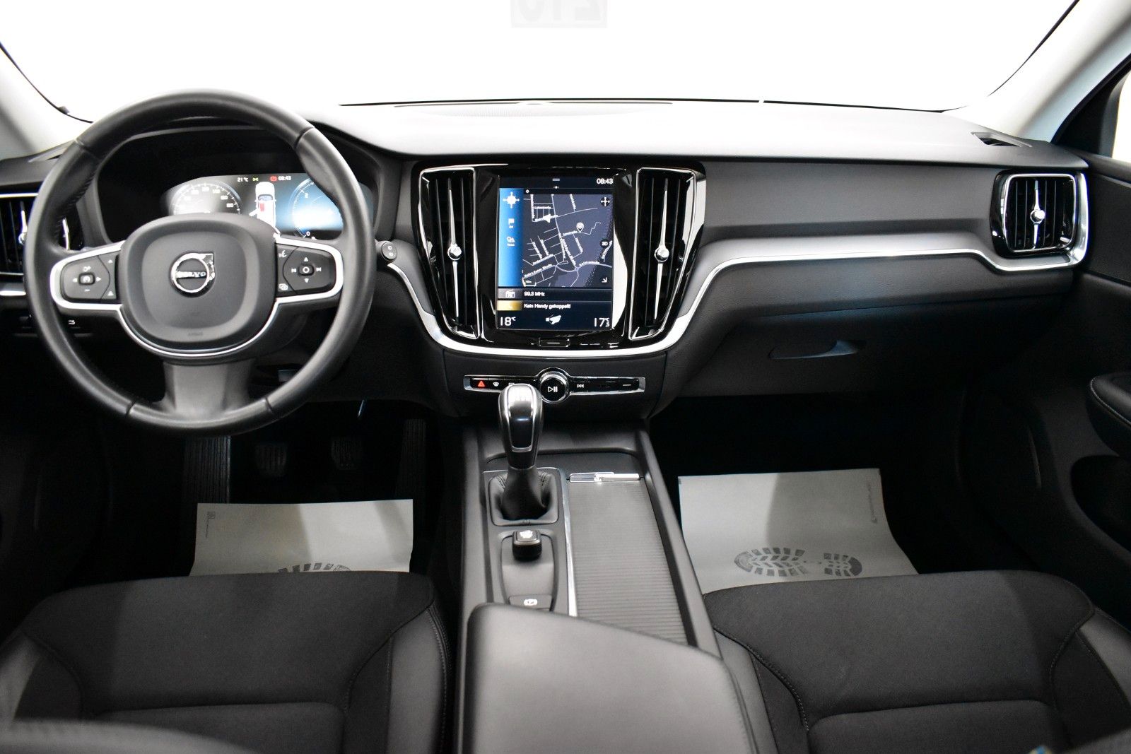 Fahrzeugabbildung Volvo V60 Momentum,T.Leder,Navi,LED,PDC