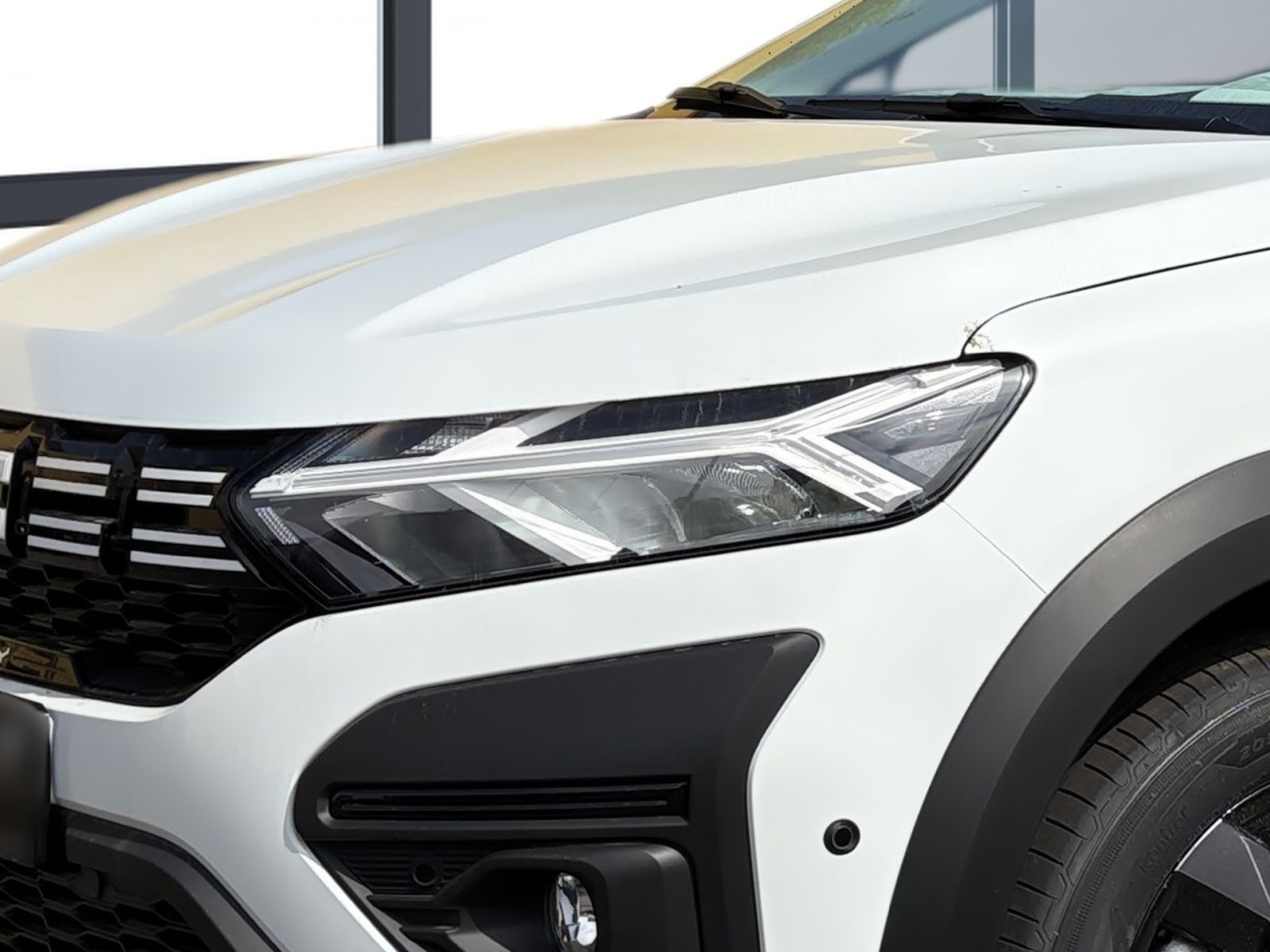 Fahrzeugabbildung Dacia Sandero III Stepway Expression TCE 90*Schiebedac