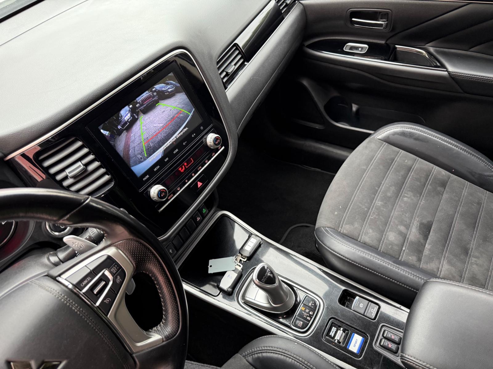 Mitsubishi Outlander 2.4 PHEV 4WD Spirit *Leder*Navi*Kamera