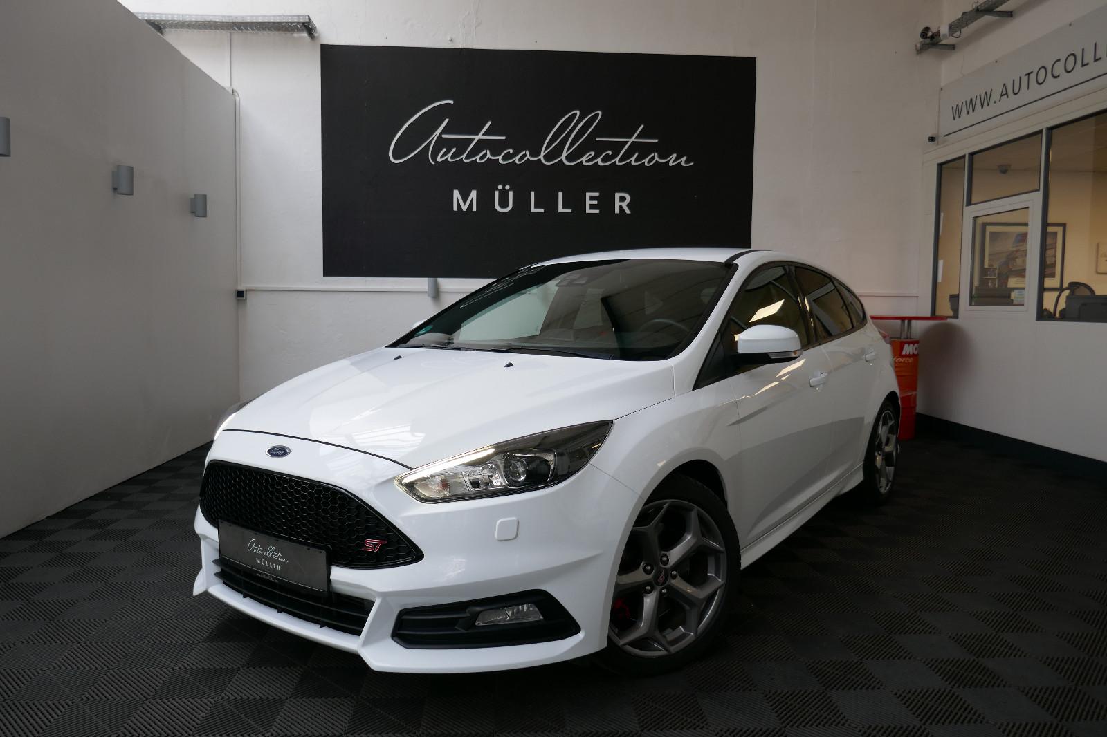 Ford Focus Lim. ST *RECARO*NAVI*KLIMAAUTO*LED*TOP*