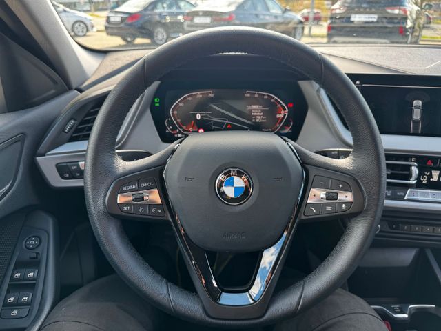 Fahrzeugabbildung BMW 118 i Advantage >AUT/NAVI/LED/SHZ/PDC<