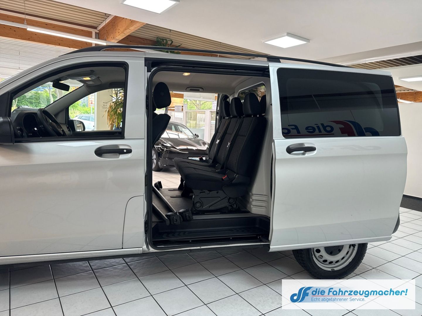 Fahrzeugabbildung Mercedes-Benz Vito Mixto 114 CDI 4x4 kompakt Navi Digitales Co