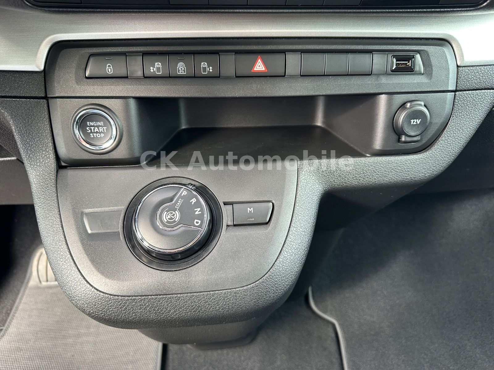 Fahrzeugabbildung Opel Zafira Life Elegance L/7 Sitze/Navi/Pano/LED/AHK