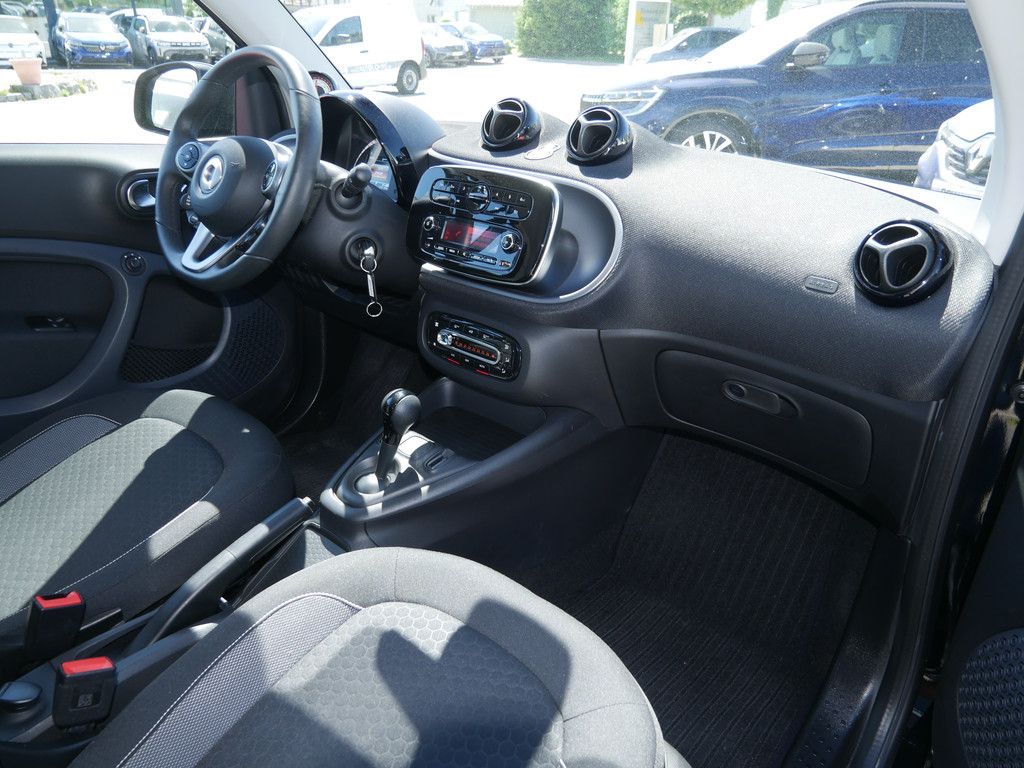 Fahrzeugabbildung Smart fortwo EQ KLIMAAUTOMATIK SITZHEIZUNG
