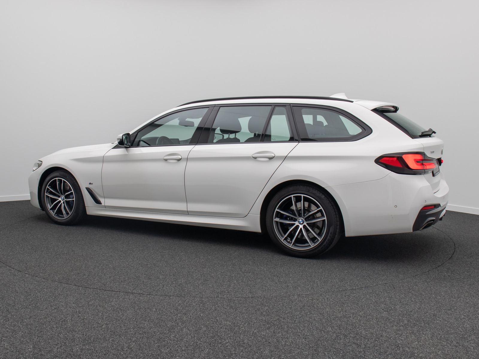 Fahrzeugabbildung BMW 540d xD M Sport Alarm AHK Kamera DAB Parkassist