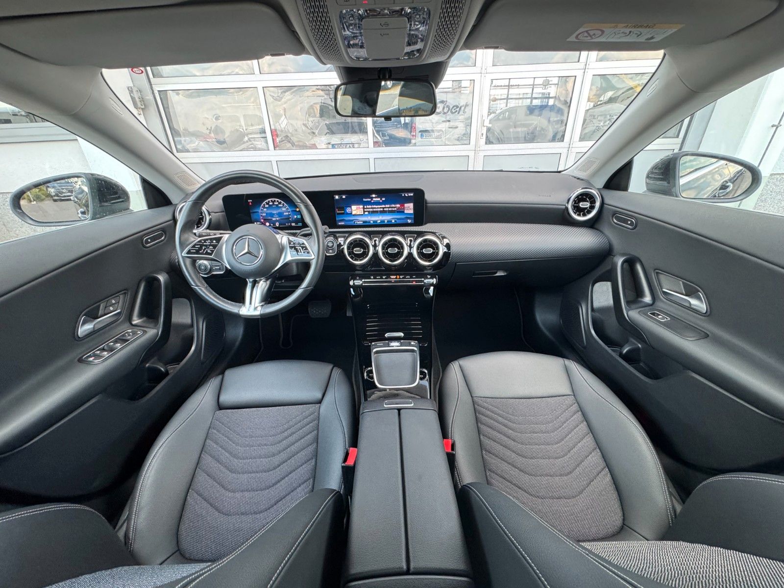 Fahrzeugabbildung Mercedes-Benz CLA 180 SB Kamera+LED+CarPlay+Spur+DAB