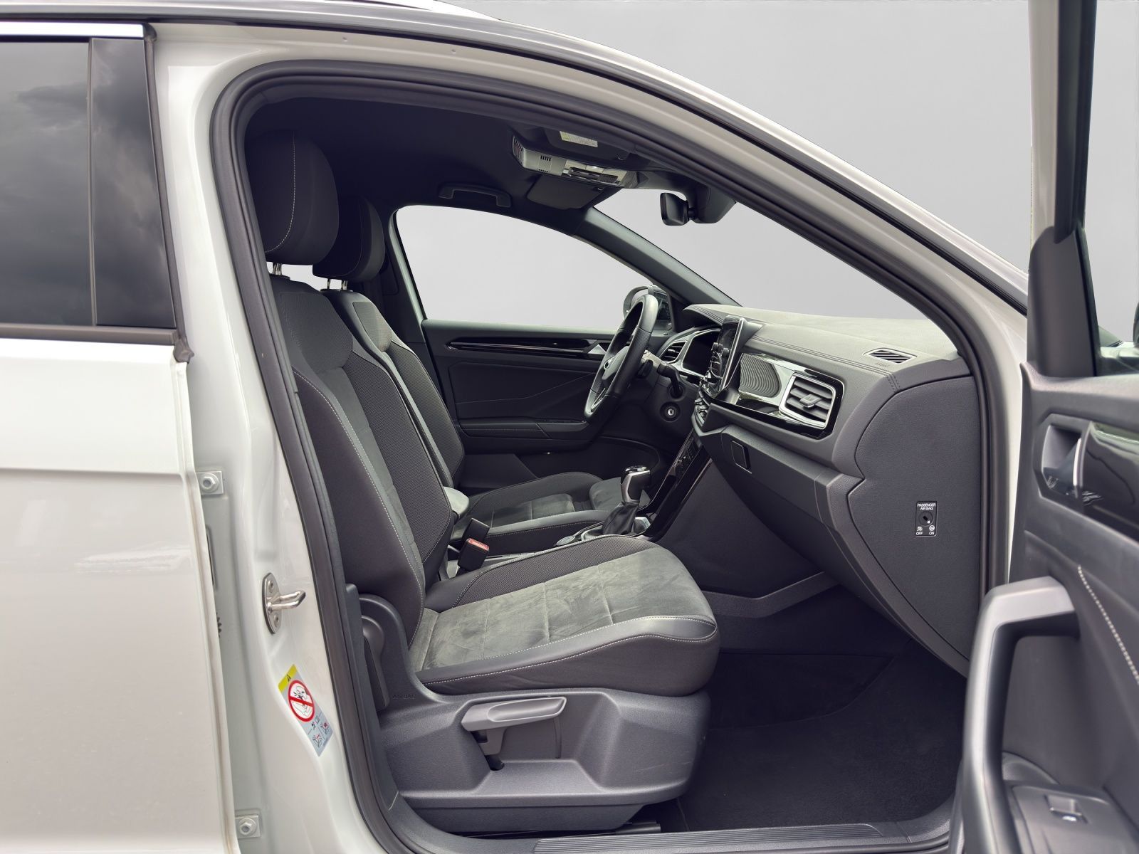 Volkswagen T-Roc 2.0 TSI DSG 4M R-LINE NAVI AHK VIRTUAL LED foto 4